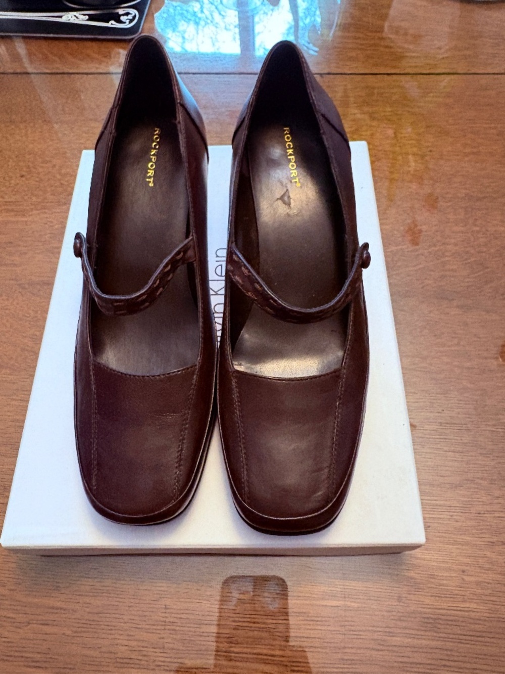 Beautiful dark brown leather Rockport Mary Jane heels, size 8M